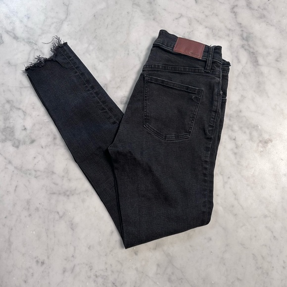 Madewell 9 inch High Rise Skinny Faded Black Denim Jeans Raw Hem - Picture 3 of 8